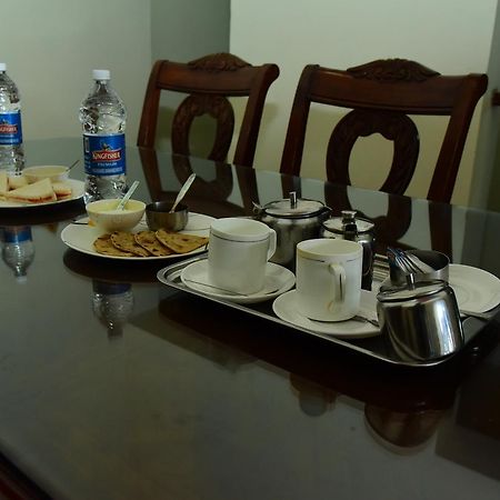The Mayflower Hotel Gurgaon Buitenkant foto