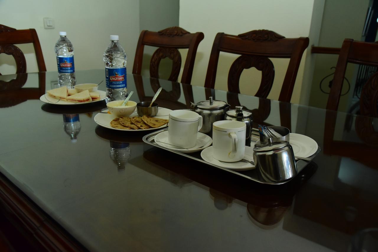 The Mayflower Hotel Gurgaon Buitenkant foto