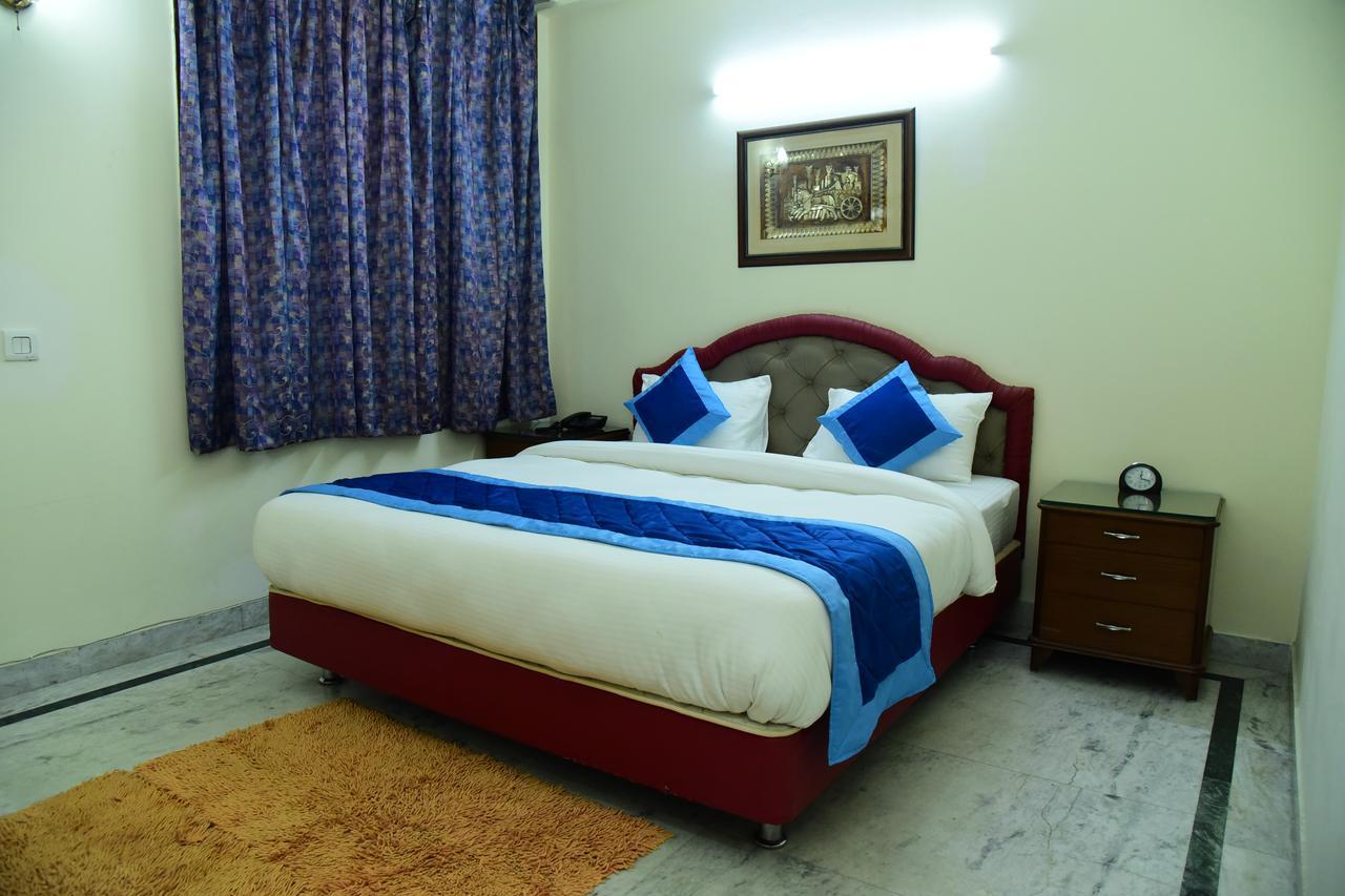 The Mayflower Hotel Gurgaon Buitenkant foto