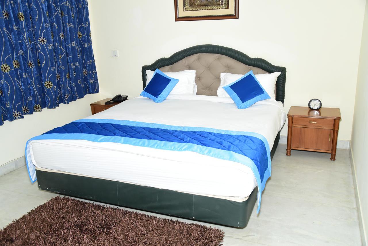 The Mayflower Hotel Gurgaon Buitenkant foto