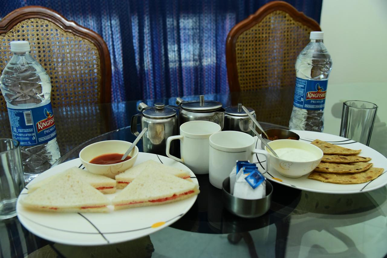 The Mayflower Hotel Gurgaon Buitenkant foto