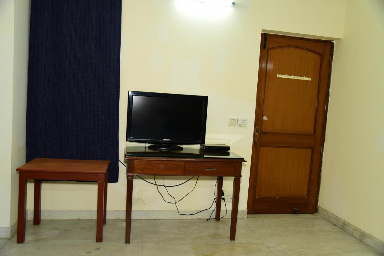 The Mayflower Hotel Gurgaon Buitenkant foto