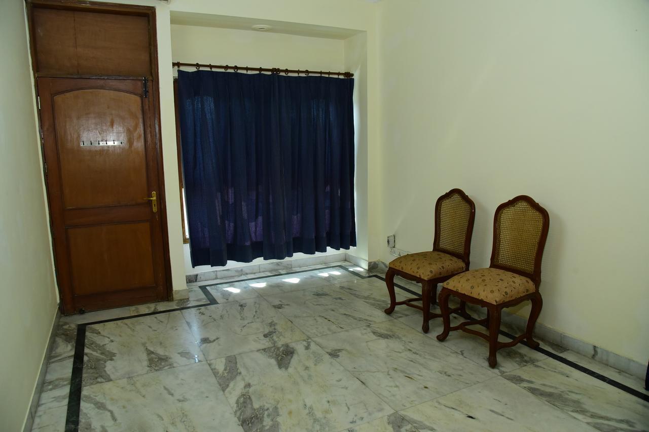 The Mayflower Hotel Gurgaon Buitenkant foto