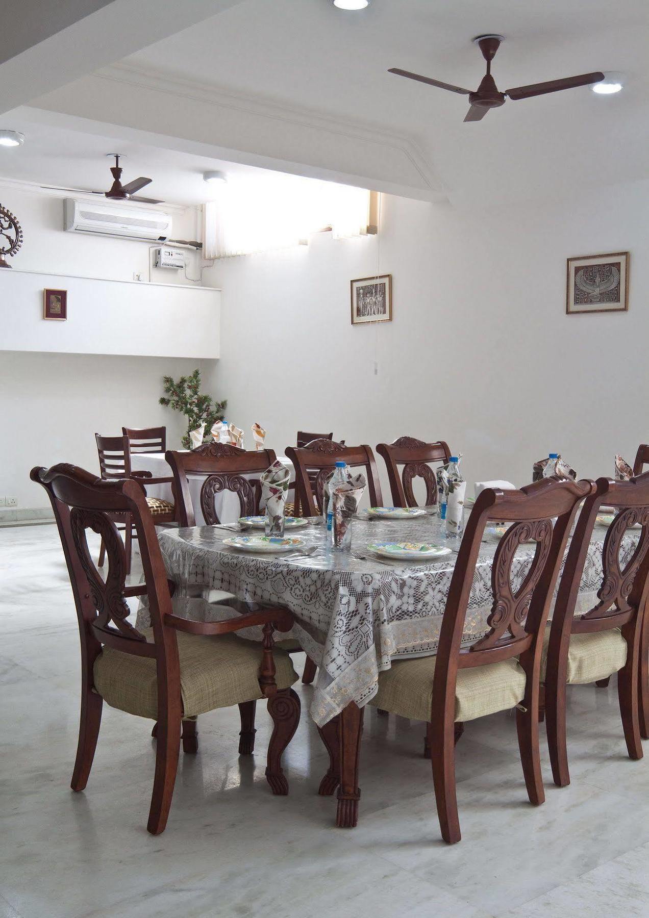 The Mayflower Hotel Gurgaon Buitenkant foto