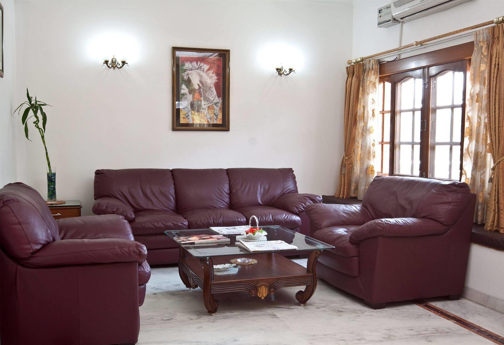 The Mayflower Hotel Gurgaon Buitenkant foto