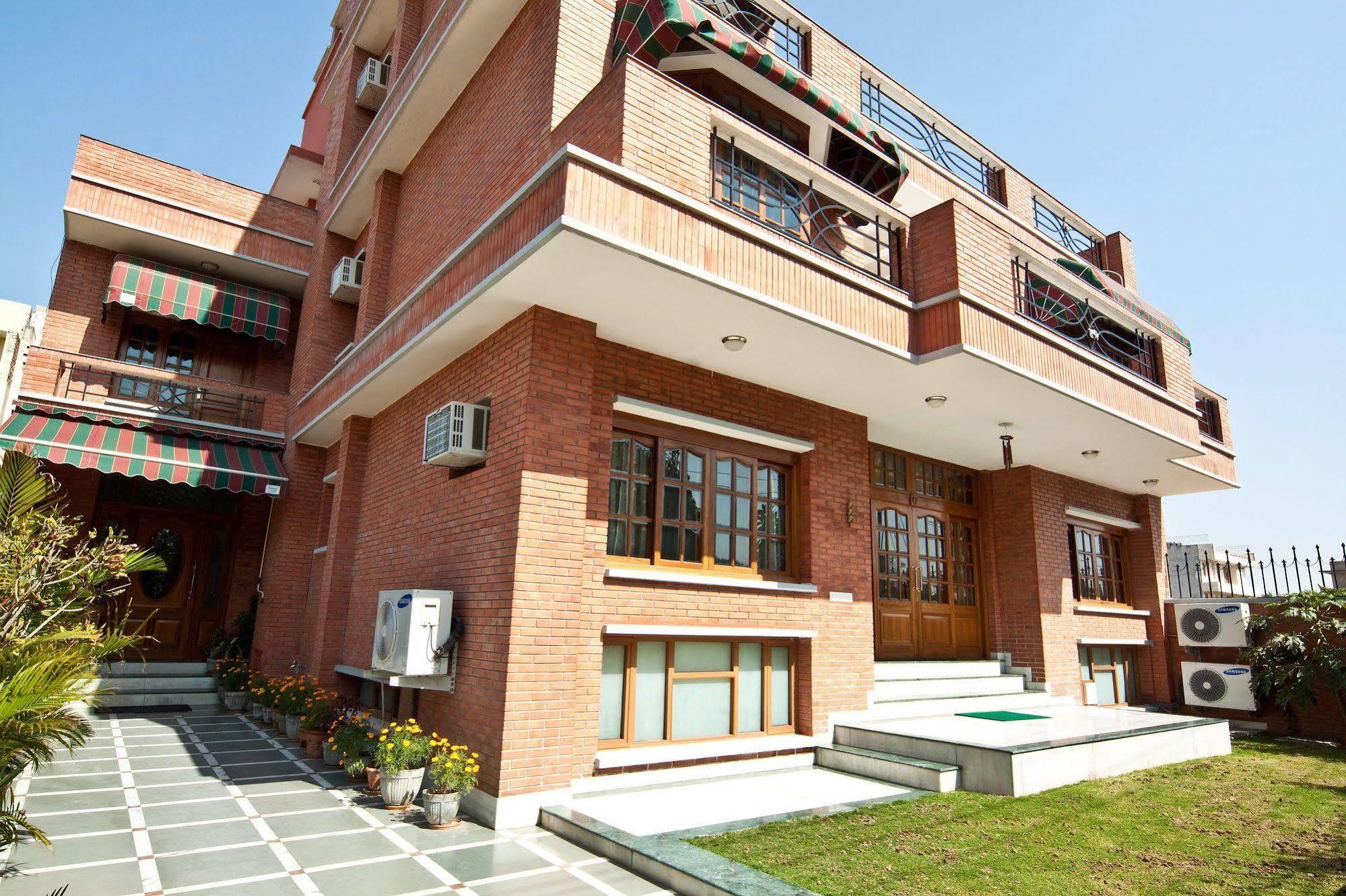 The Mayflower Hotel Gurgaon Buitenkant foto